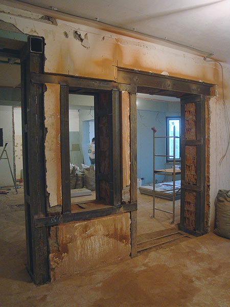 Проем с усилением и проем для ниши с усилением в кирпичной стене