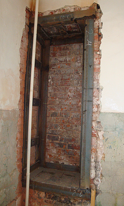 ниша в несущей стене с усилением