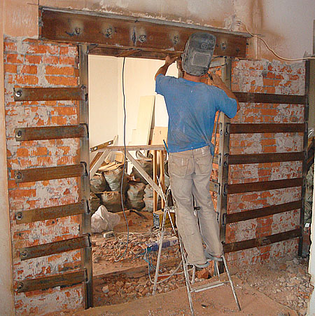 Усиление кирпичной стены согласно проекта