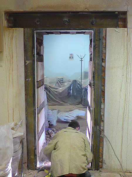 проем в офисе