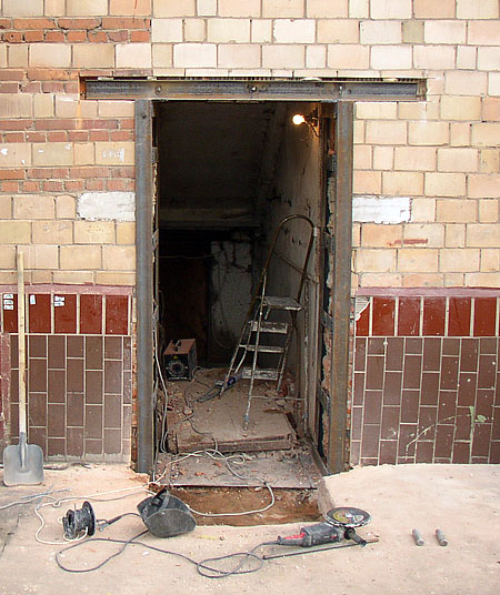 Расширение проема в кирпиче