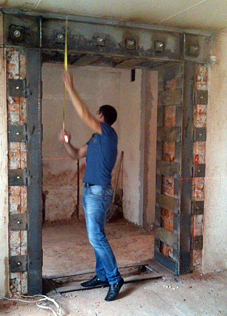 проем в кирпичной стене