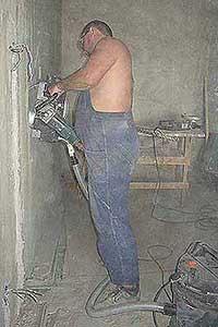 резка проема в бетонной стене