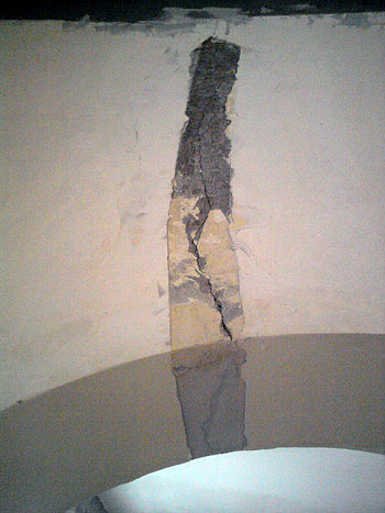 трещина в несущей стене над проемов в виде арки