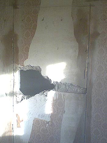 не дорезали проем в бетонной стене