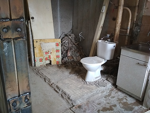 Демонтаж сантехкабины и бортиков поддона