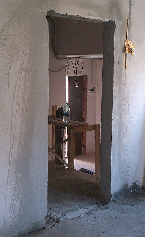 Вырезанный проем в бетонной стене алмазной резкой