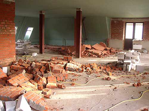 СЛОМ НЕНЕСУЩЕЙ СТЕНЫ