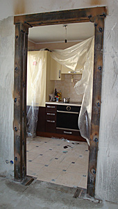 проем с усилением между кухней и комнатой